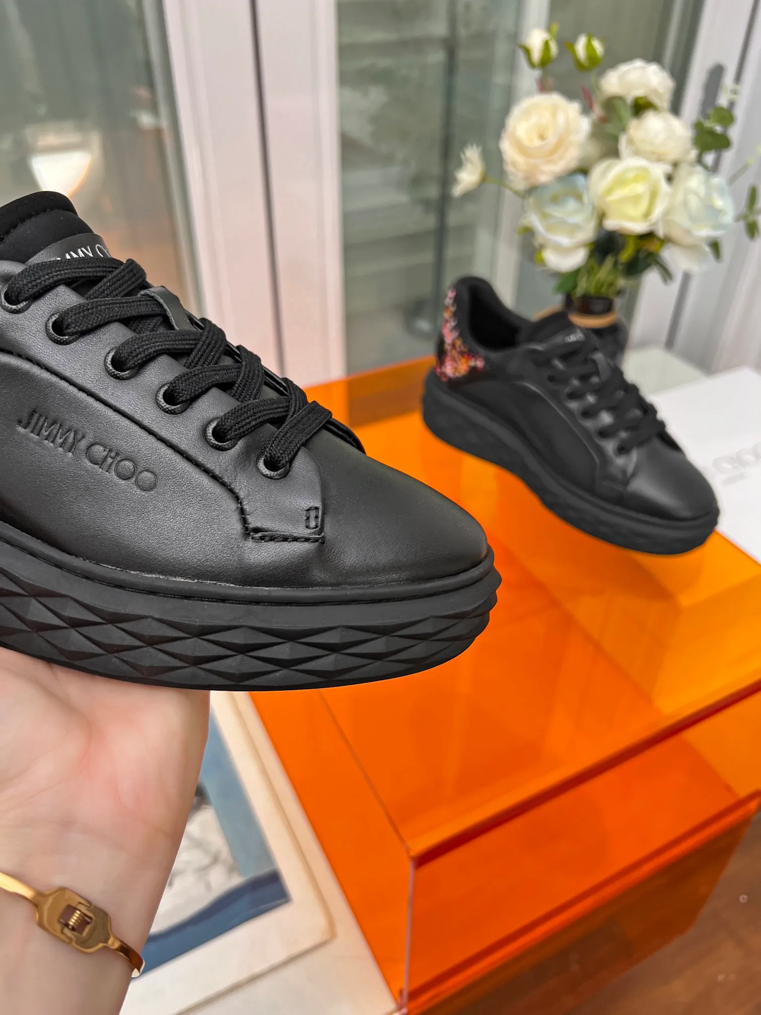 👟👟Ex-factory price 640👟👟 (hot tail diamond) Jimmy choo Jimmy Choo 2024 spring and summer Jc new Diamond New sneaker series 🔥The upper is made of original customized cowhide leather spliced with breathable Lycra embellished with Swarovski crystal diamonds to enjoy the brand's luxury and trend 💥The soles are made of brand elements to resist diamond multi-faceted cutting and have a full three-dimensional feel 🎵The soles are gradually thinner and thicker, and the design makes them more comfortable without any visual pressure 🌹A Diamond sneaker that is fashionable, comfortable, versatile and luxurious is worth owning🧚‍♀️ Fabric: Original imported top layer 🐂 cowhide Lining: Original Lycra breathable lining Feet: Original injection molded 🐑 Sheepskin Outsole: Original glass glue combined sole Size: 34-41 (customized size 34.41 is non-refundable)